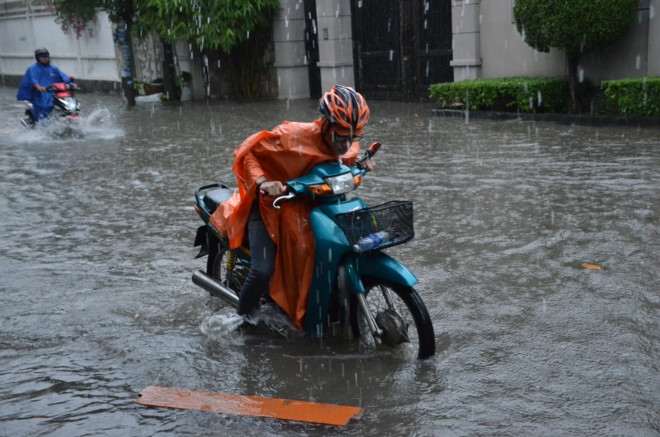 Sai Gon mua lon, nhieu tuyen duong ngap nang hinh anh 1