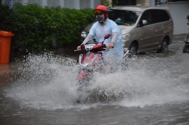 Sai Gon mua lon, nhieu tuyen duong ngap nang hinh anh 2
