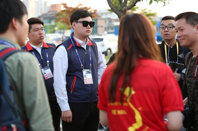 U20 Việt Nam tập kín, xua đuổi CĐV