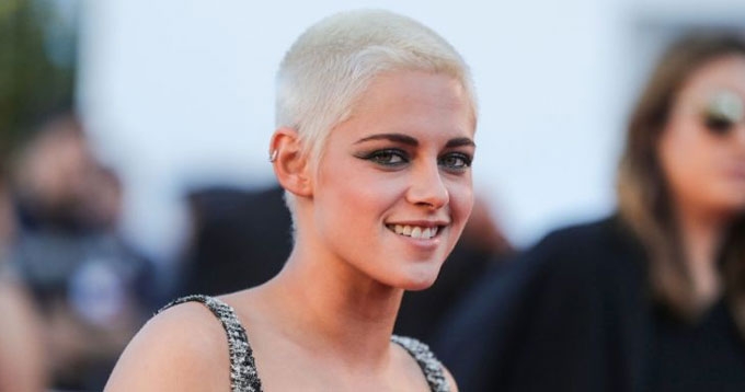 kristen-stewart-dau-dinh-van-quyen-ru-tren-tham-do-cannes-6