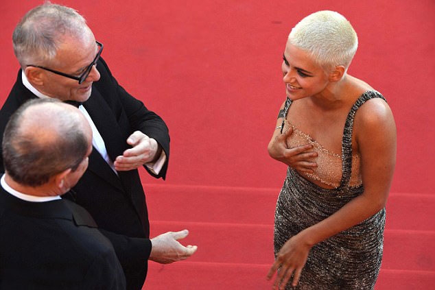 kristen-stewart-dau-dinh-van-quyen-ru-tren-tham-do-cannes-9