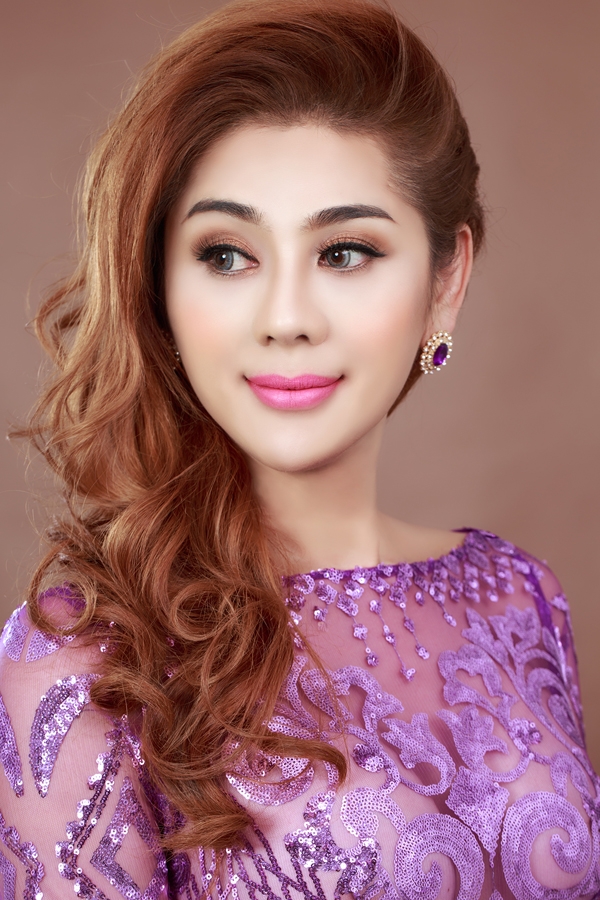lam-khanh-chi-khoe-ve-nu-tinh-khi-lam-mau-anh-4