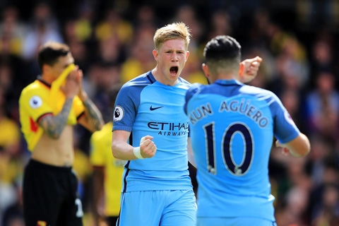Aguero tỏa sáng với cú đúp bàn thắng