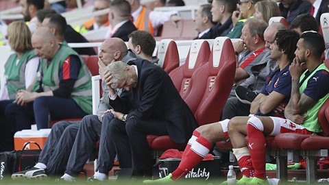 HLV Arsenal lần đầu tiên cùng Arsenal phải xuống Europa League thi đấu