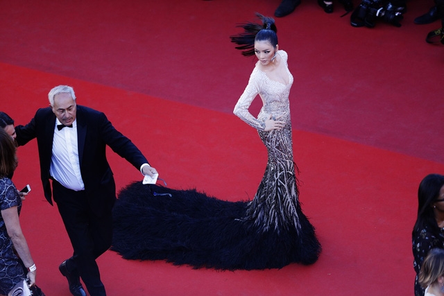  Lý Nhã Kỳ trên thảm đỏ LHP Cannes cách đây ít ngày 