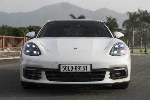 porsche-panamera-4s-2017-cai-gia-cua-8-ty-tai-viet-nam