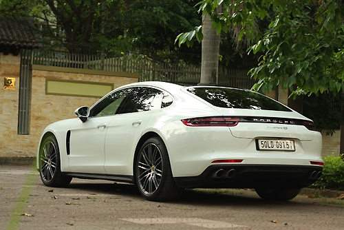 porsche-panamera-4s-2017-cai-gia-cua-8-ty-tai-viet-nam-1