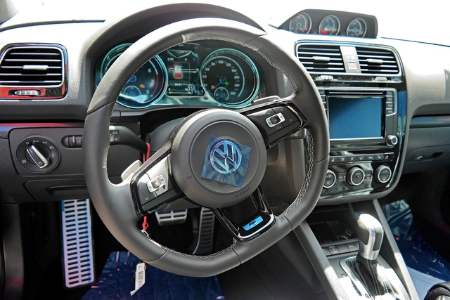 Xuất hiện chiếc Volkswagen Scirocco R 2017 đầu tiên ở Việt Nam - Ảnh 7.
