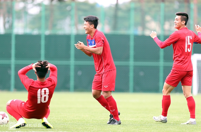 Tiếng cười rộn rã trên sân tập của U20 Việt Nam