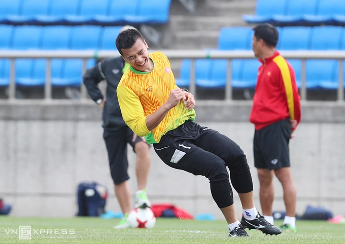 Tiếng cười rộn rã trên sân tập của U20 Việt Nam