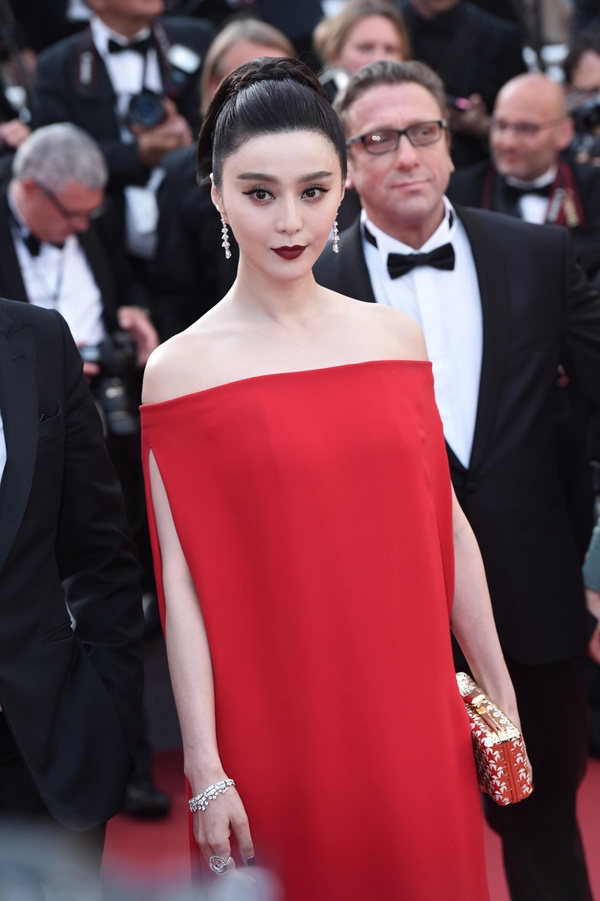 Phạm Băng Băng bị chê vì váy 'nuốt dáng' trên thảm đỏ Cannes