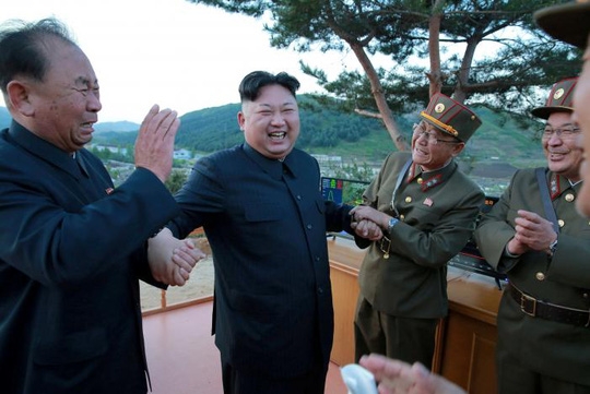 bat mi 3 nguoi duoc ong kim jong-un het long trong dung hinh anh 2
