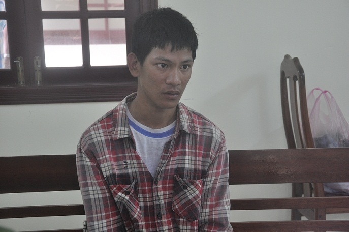hiep dam be gai 8 tuoi trong nghia dia roi bo tron hinh anh 1
