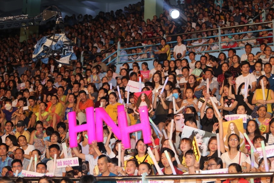 Minh Hang, Ho Ngoc Ha lan dau bieu dien cung san khau sau lum xum hinh anh 9