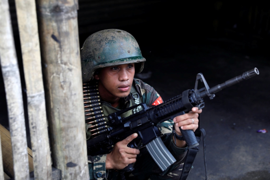 Binh si Philippines gap kho khi doi dau phien quan o thanh thi hinh anh 4