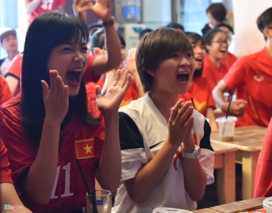 Co dong vien khoc nuc no sau that bai cua U20 Viet Nam hinh anh 4