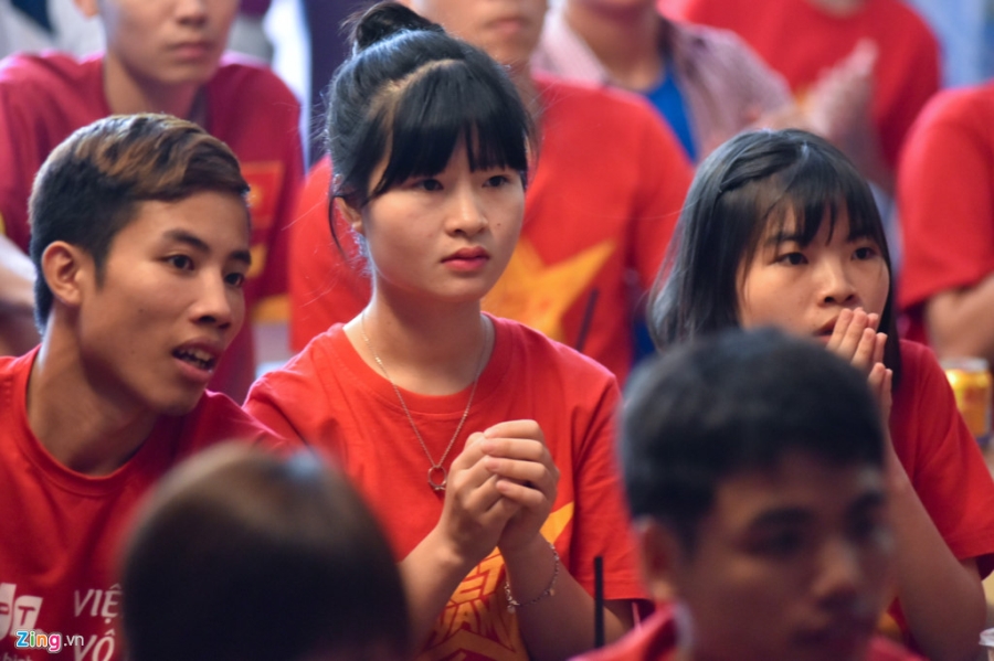 Co dong vien khoc nuc no sau that bai cua U20 Viet Nam hinh anh 5