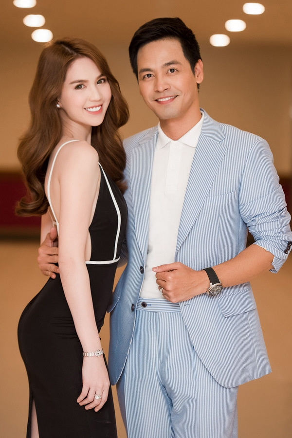 Ngọc Trinh diện váy xẻ sâu đến bụng