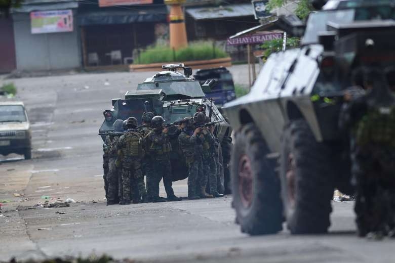 philippines giao tranh ac liet voi phien quan, 2.000 dan cau cuu hinh anh 1
