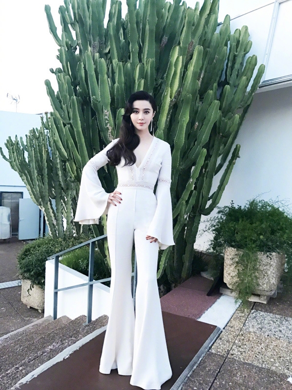 Phạm Băng Băng diện váy xuyên thấu ở lễ bế mạc Cannes