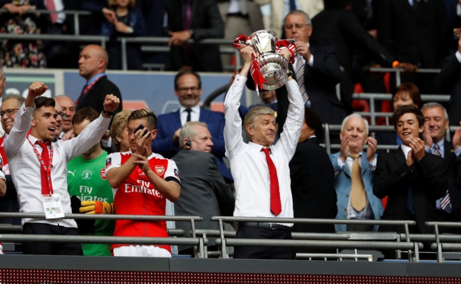 Arsenal chinh thuc ra phan quyet tuong lai HLV Wenger hinh anh 1