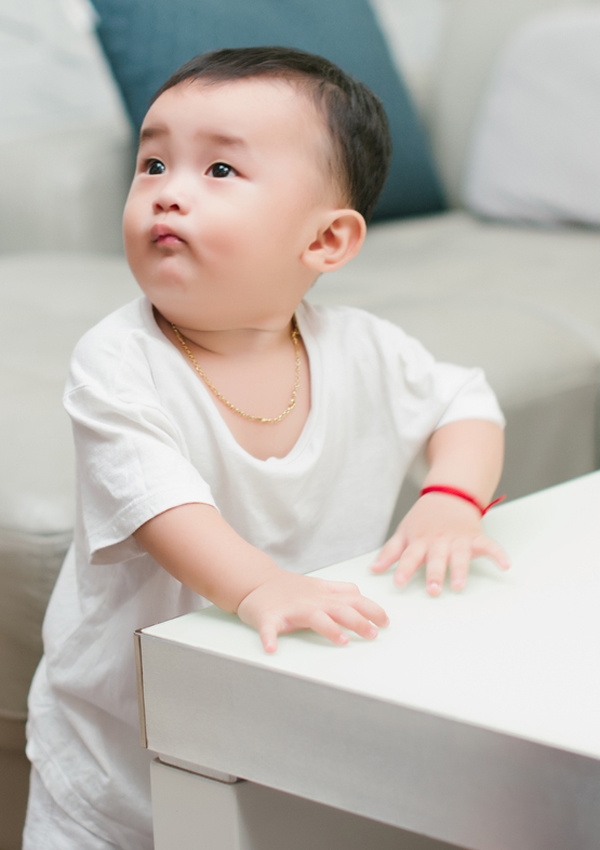 Con trai hơn một tuổi quay MV cùng Ưng Hoàng Phúc