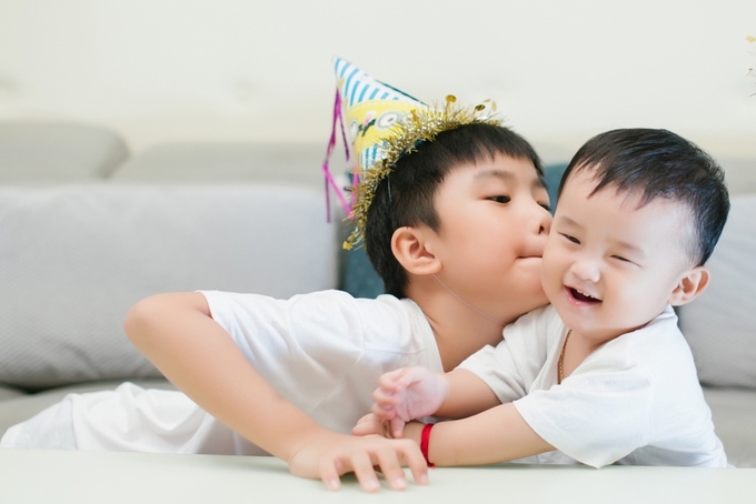 Con trai hơn một tuổi quay MV cùng Ưng Hoàng Phúc
