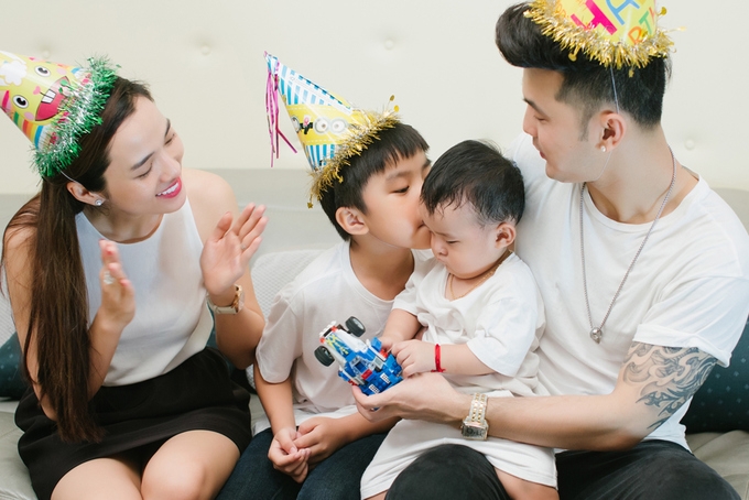 Con trai hơn một tuổi quay MV cùng Ưng Hoàng Phúc