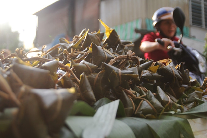 Lam 5.000 cai banh u tro cho ban Tet Doan Ngo o Sai Gon hinh anh 2