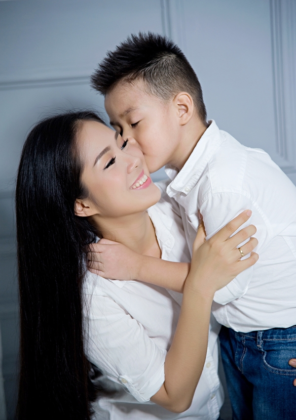 le-phuong-hanh-phuc-ben-nguoi-yeu-va-con-trai-5