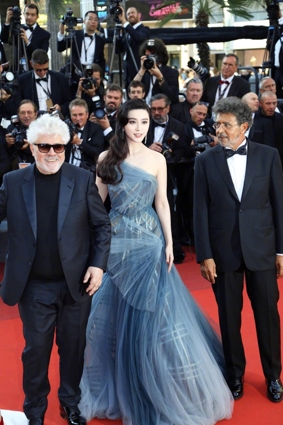 Phong cach sang trong, dai cac cua Pham Bang Bang tai Cannes hinh anh 4