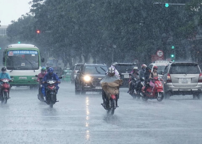 Bắc và Trung bộ nắng nóng, Nam bộ tiếp tục mưa