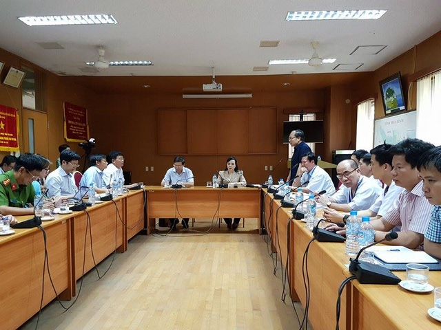  Bộ trưởng Bộ Y tế Nguyễn Thị Kim Tiến làm việc với BV Đa khoa Hòa Bình sau sự cố sốc chạy thận. 