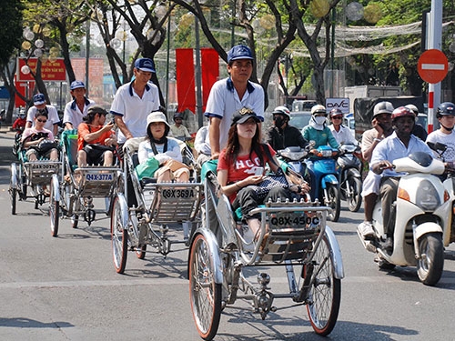 khach-tay-ke-noi-that-vong-sau-chuyen-di-campuchia-viet-nam