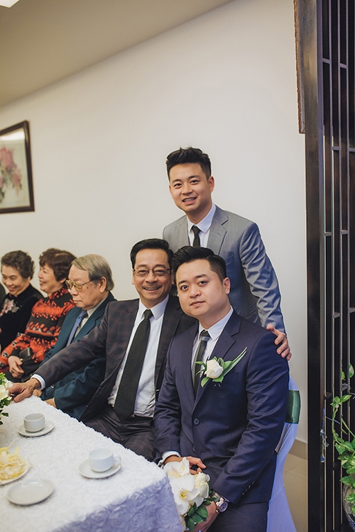 Trước đây, NSND Hoàng Dũng từng hy vọng con trai sẽ nối nghiệp diễn nhưng cuối cùng, Hoàng Duy lại quyết định trở thành một doanh nhân. Đám cưới của chú rể Hoàng Duy và cô dâu Hồng Trang diễn ra ngày 8/2 tại Hà Nội, bắt đầu với lễ đón dâu vào buổi sáng và tiệc mừng tại một khách sạn 5 sao sau đó.