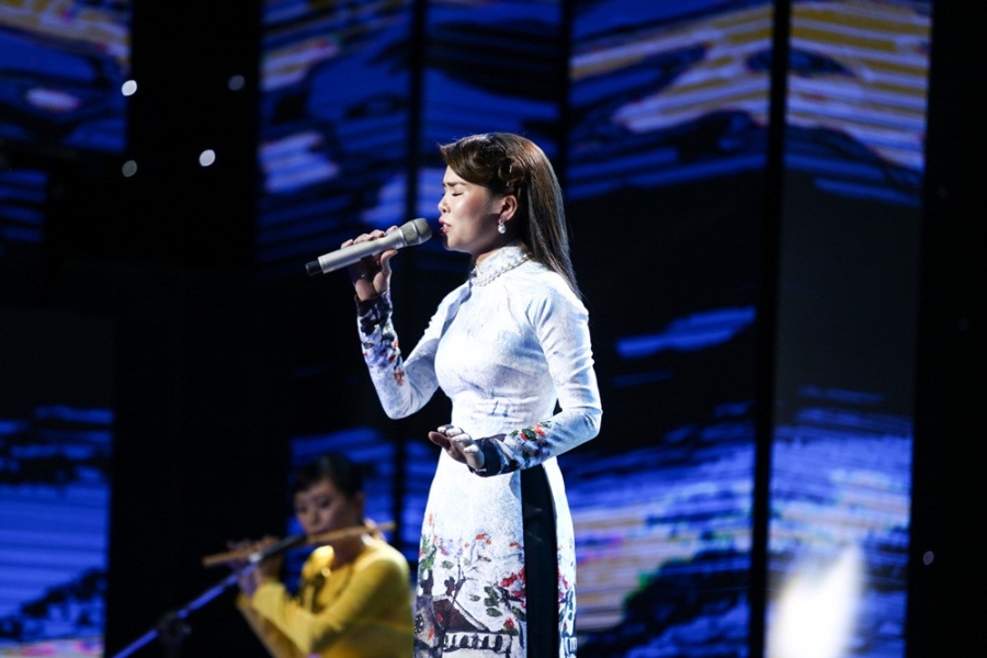 Quang Le say sua hat theo 'Han mac tu' cua hoc tro Le Quyen hinh anh 2
