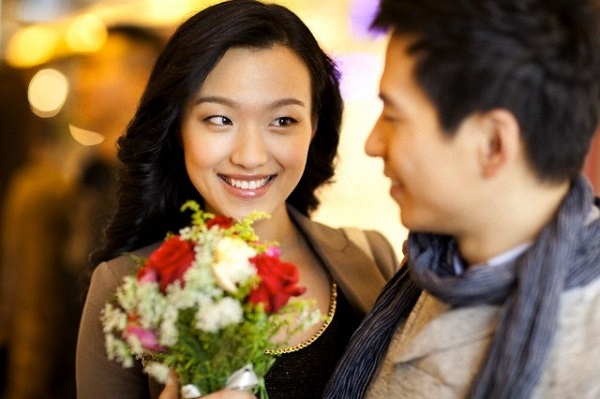 Khi tôi quay đầu lại, 2 người bước vào khiến tôi giật mình bất ngờ - Ảnh 1.