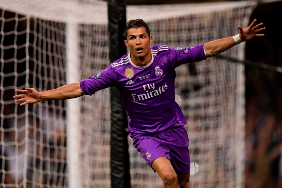 Ronaldo but pha than toc vuot Messi, doat vua pha luoi mua 2016/17 hinh anh 1
