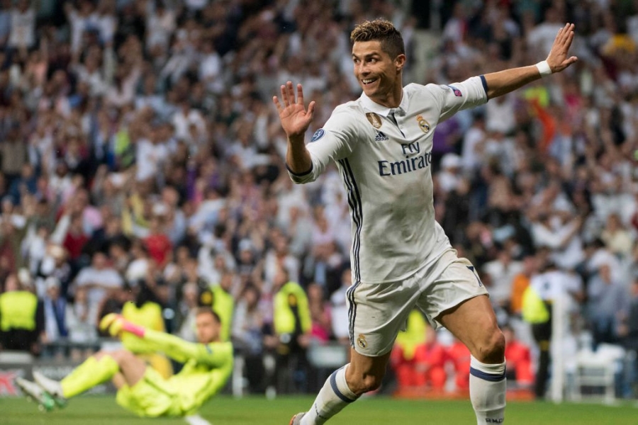 Ronaldo but pha than toc vuot Messi, doat vua pha luoi mua 2016/17 hinh anh 3