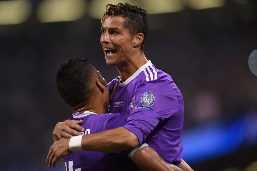 Ronaldo but pha than toc vuot Messi, doat vua pha luoi mua 2016/17 hinh anh 6