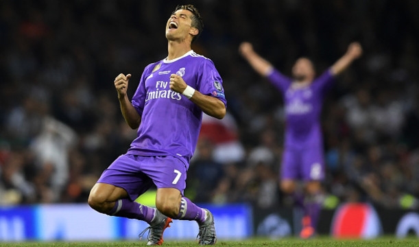 Ronaldo lap cu dup, Real pha loi nguyen Champions League hinh anh 1