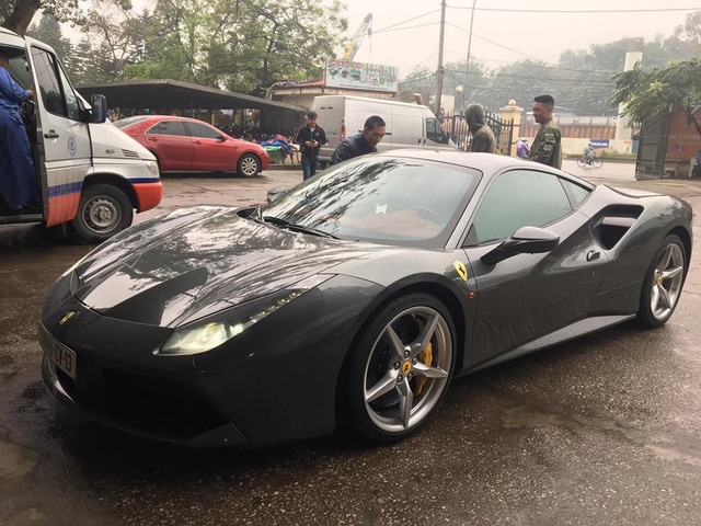 Cường Đô-la tậu thêm siêu xe Ferrari 488 GTB màu xám - Ảnh 4.