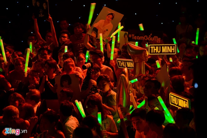 Thu Minh tung ca khuc 'don tim' fan o chung ket The Voice hinh anh 2
