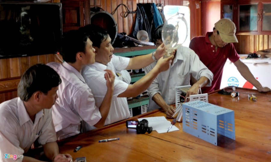 Chuyen gia bat ngo, ngu dan soc ve tinh trang cua tau vo thep chuc ty hinh anh 5