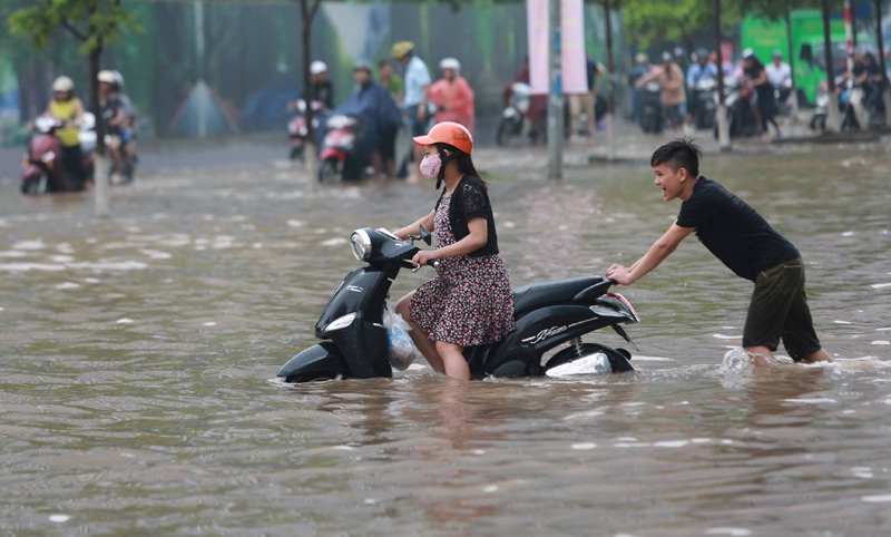 du bao thoi tiet hom nay (7.6): mua lon, canh bao ngap lut khu vuc noi thanh ha noi hinh anh 1