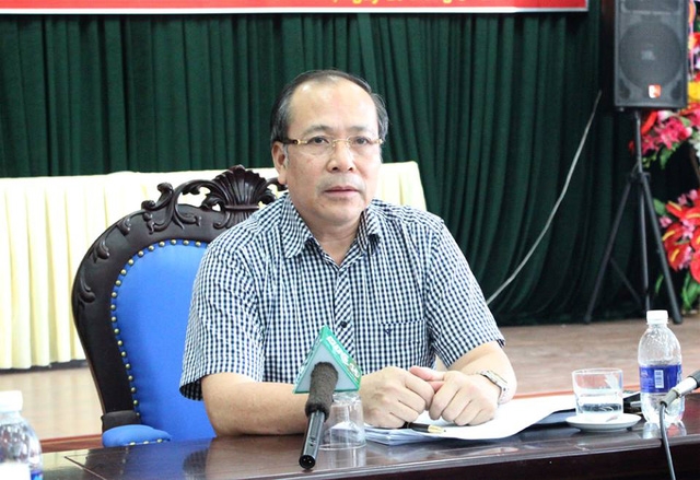  Ông Trần Quang Khánh, Giám đốc Sở Y tế Hòa Bình, trả lời câu hỏi của phóng viên Dân trí 