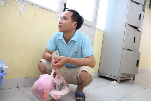 nguoi me khoc suot nua thang troi chi mong gap hai con gai sinh non o thang thu 6 - 1