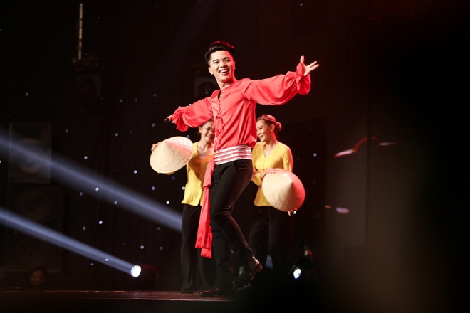 Khiến Lệ Quyên lăn lộn sân khấu, thầy giáo hot boy vào Chung kết Bolero - Ảnh 2.