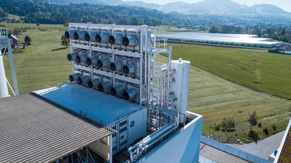 Ngay lúc này tại Thụy Sĩ: một nhà máy đang hút CO2 khỏi không khí nhằm bảo vệ môi trường