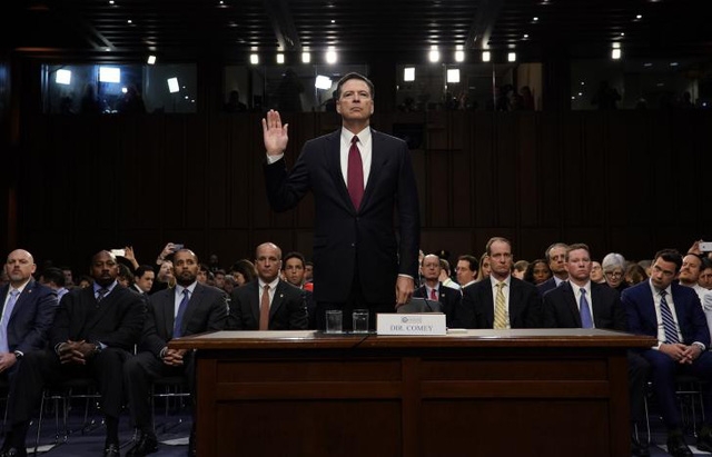 Cựu Giám đốc FBI James Comey điều trần trước Ủy ban Tình báo Thượng viện Mỹ tại trụ sở quốc hội ngày 8/6 (Ảnh: Reuters)